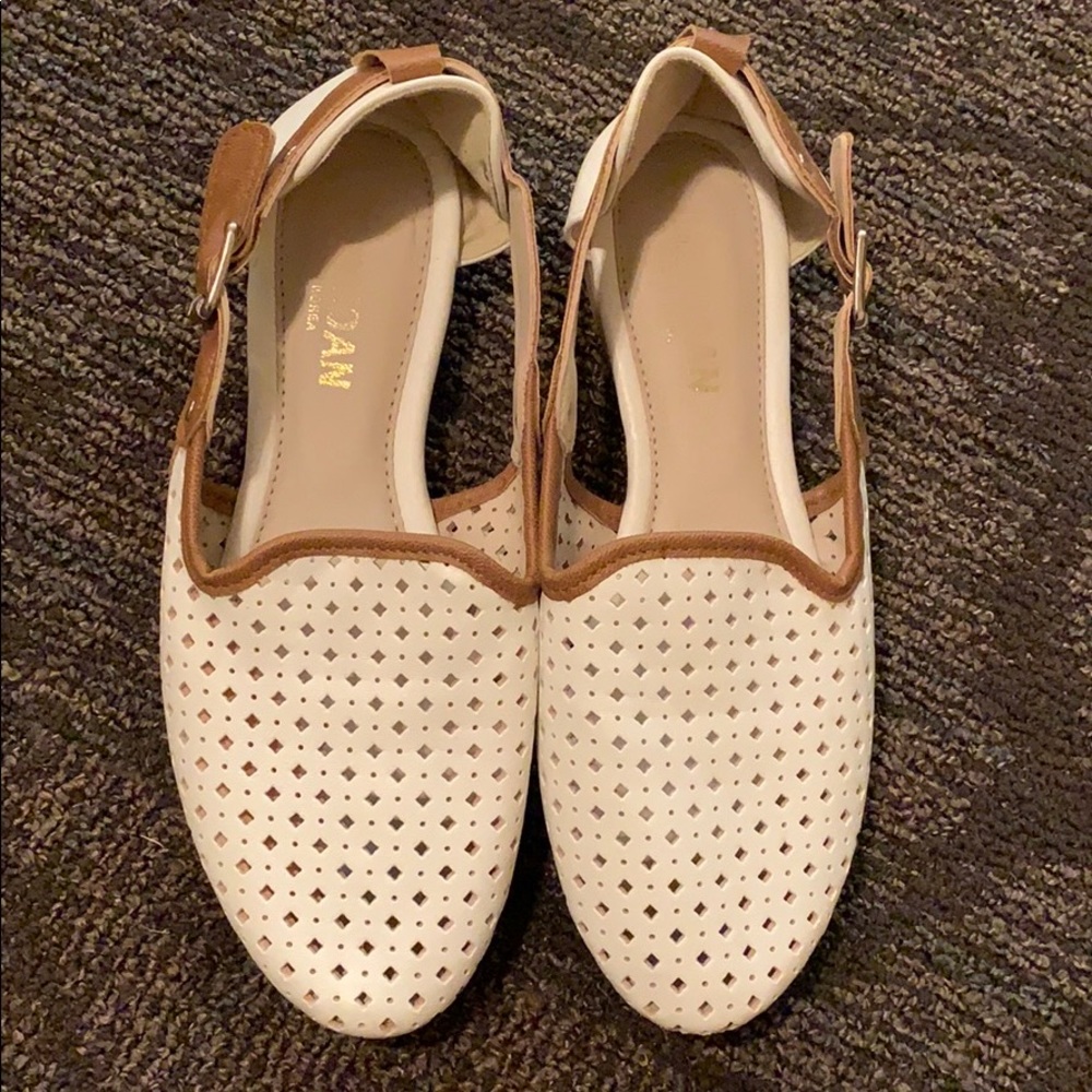 White flats shoes 🥿
